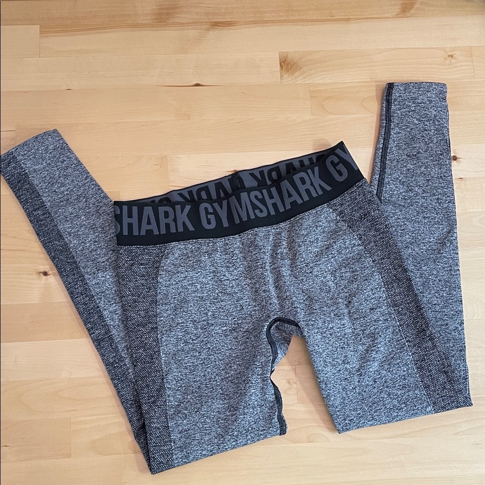 Gymshark small Charcoal Leggings mid calf length butt contour bottom shaping